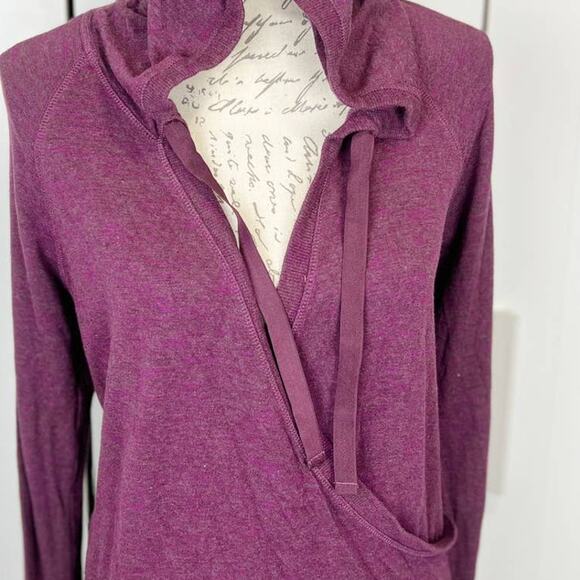 Athleta Inner Twist Wrap Front Hoodie in Chianti Heather Maroon Size Medium - Picture 3 of 9